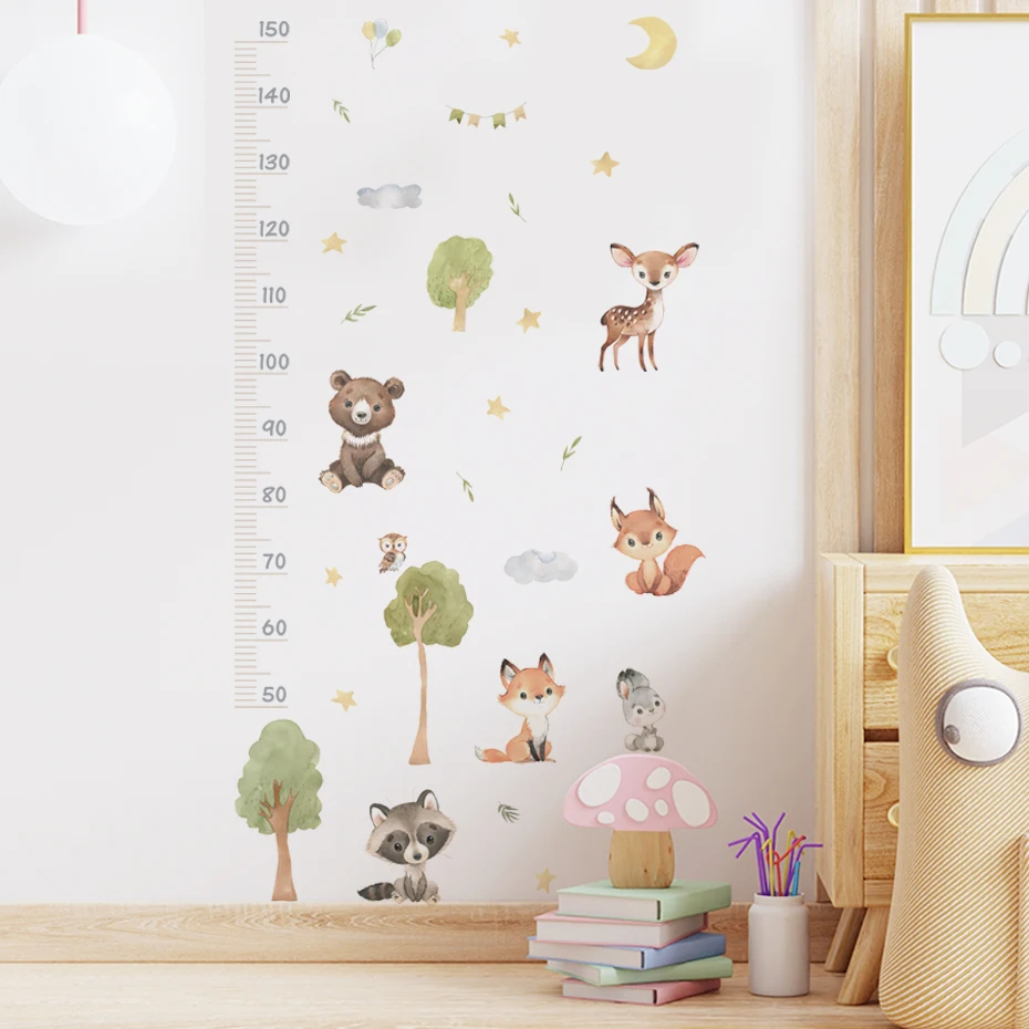 Наклейка на стену "Львенок-измеритель роста" с животными и звездами в стиле мультфильма для детской комнаты.