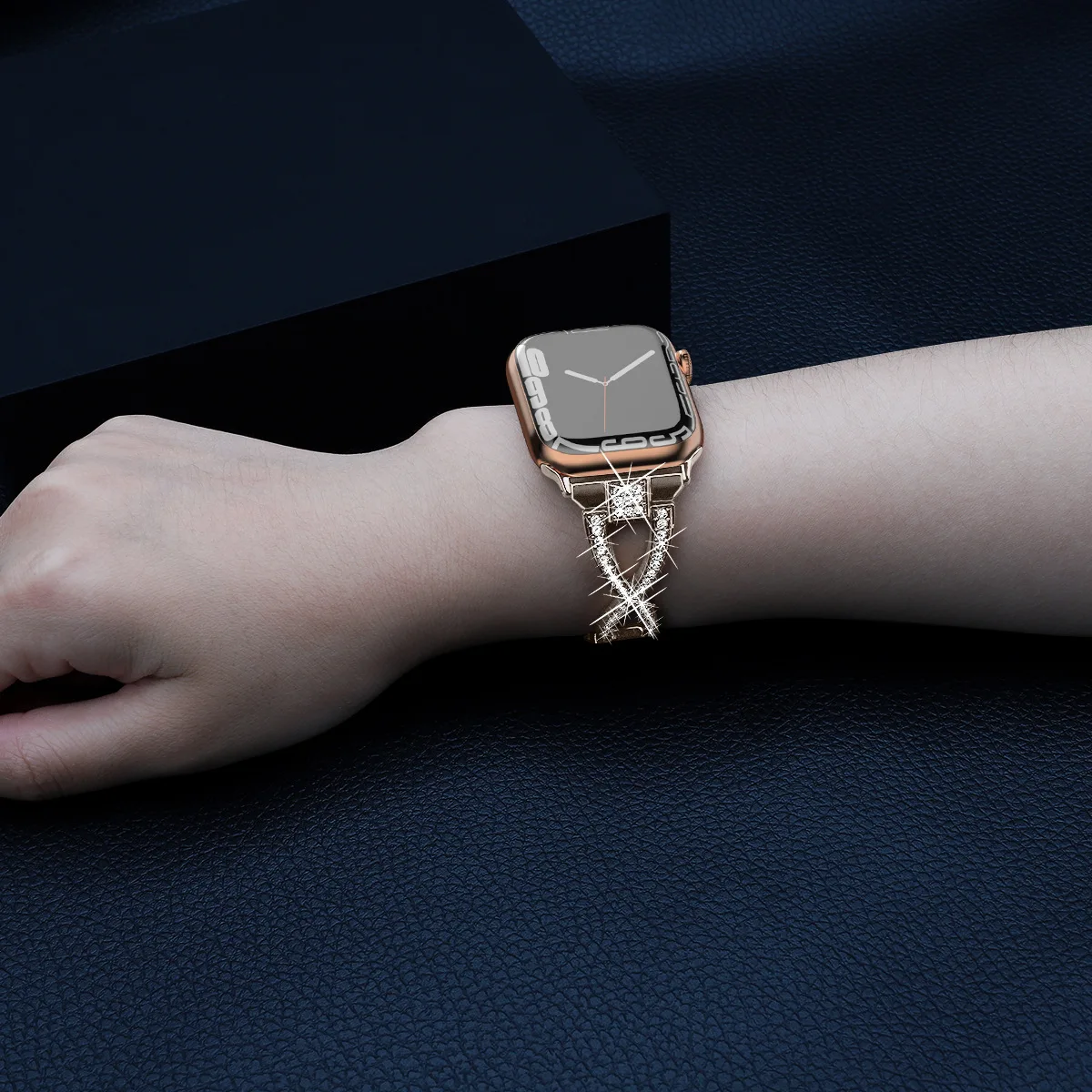 Luxury Diamond Women Strap for Apple Watch 8 Band Ultra 49mm 41mm 45mm 40mm 44mm Metal Bracelet iWatch Series 7 6 SE 5 4 3 Belt