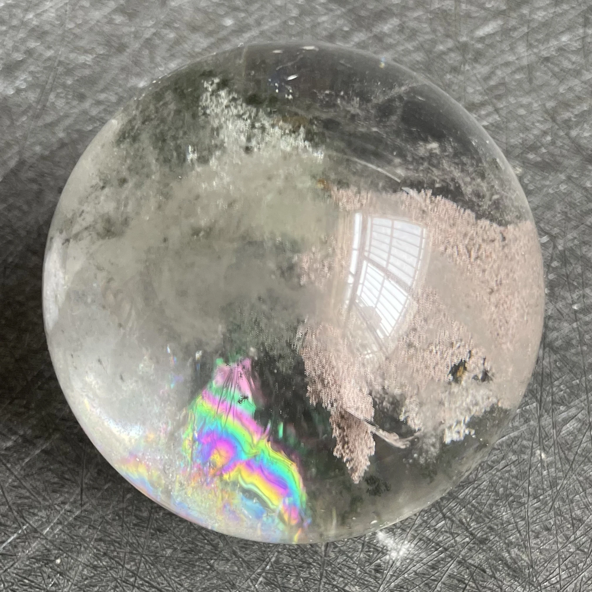 

Натуральный хрустальный шар 313 г, зеленая фантомная Сфера, камень для украшения камней, шероховатый полированный кварцевый камень для лечен...