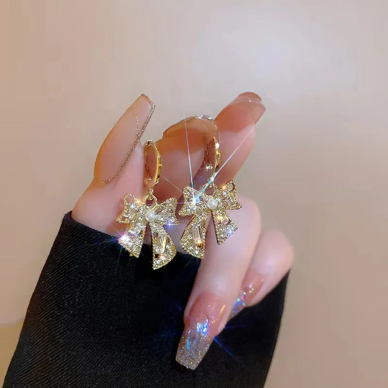 

Женские серьги-гвоздики «кошачий глаз», из серебра пробы