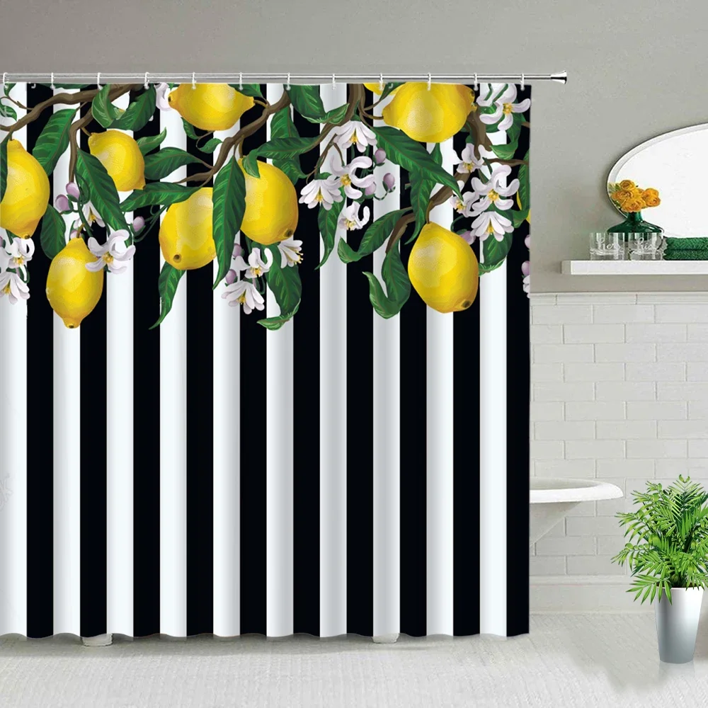 Шторы для душа с изображением лимона и черно-белыми полосками