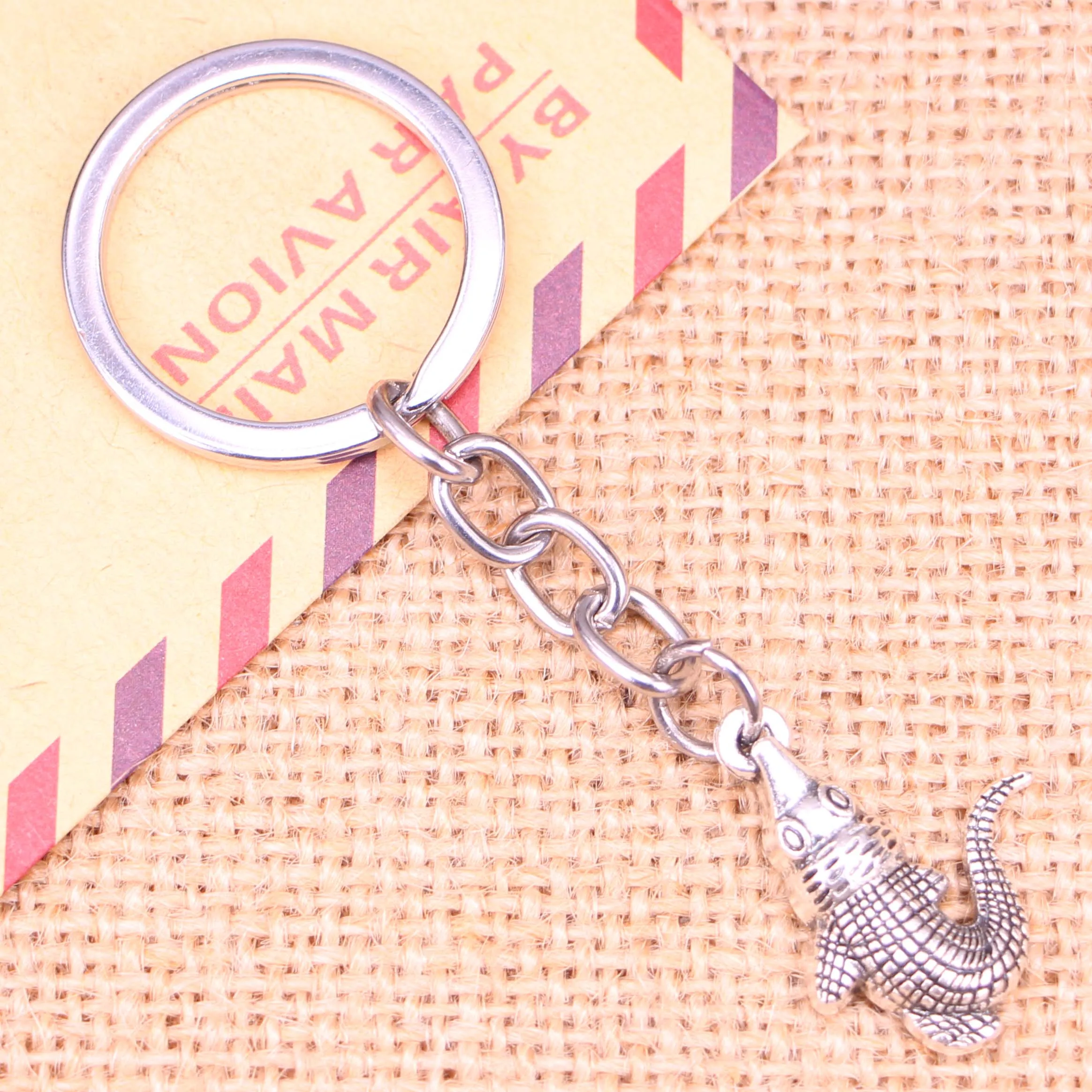 

20pcs New Fashion Keychain 26x20mm crocodile alligator Pendants DIY Men Jewelry Car Key Chain Ring Holder Souvenir For Gift