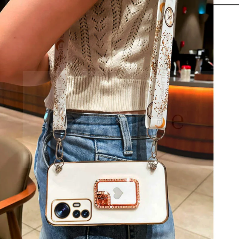 Кросс-боди шнурок 360 ° любовь бриллиант кронштейн покрытие для Moto G73 G82 G71S G13 G23 G32 E22