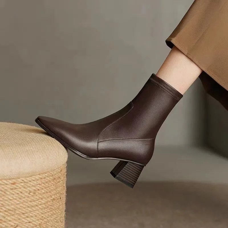 Женские ботинки челси на высоком каблуке с острым носком