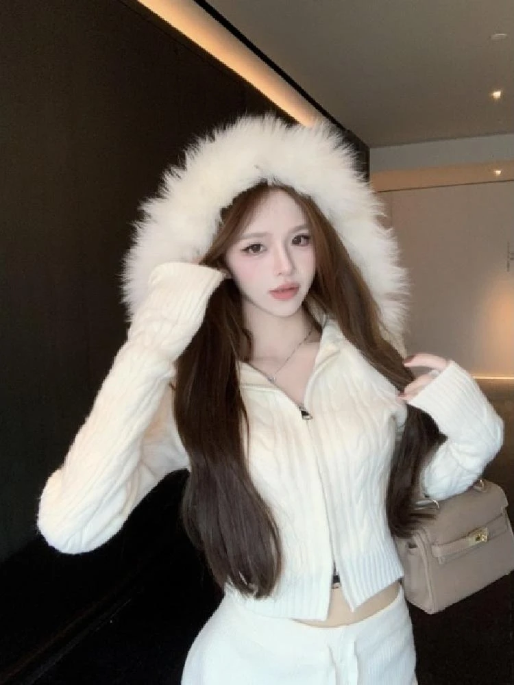 Французский sle Sense of Atmosphere Белый укороченный свитер с большим меховым воротником