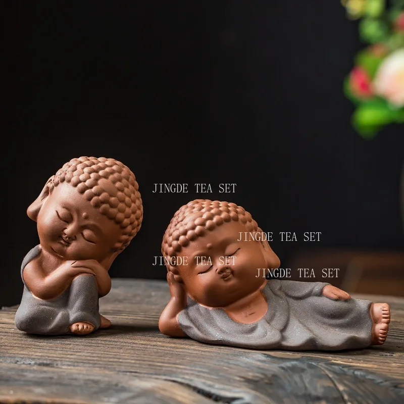 Фото Миниатюрная фигурка Будды из фиолетовой глины, керамическая статуэтка мирного монаха, дзен-декор, подарок для любителей чая, украшение для комнаты медитации №1