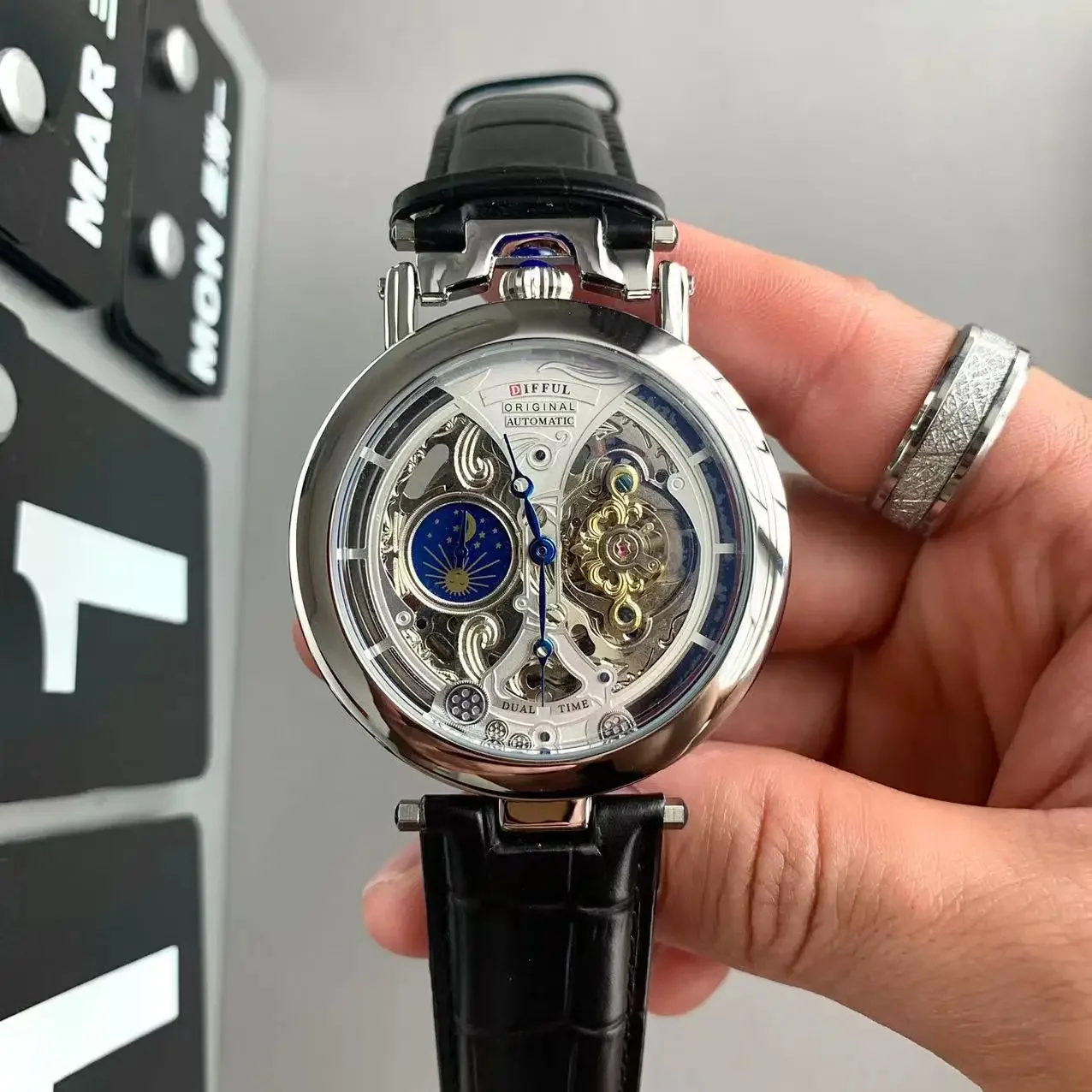 Механические наручные часы турбийон