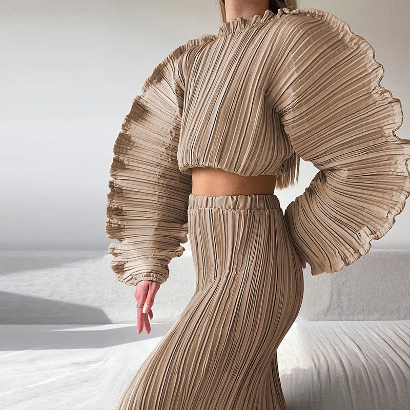 

Women's 2022 autumn new street INS same style personalized pleated fashion short navel long-sleeved top foreign trade