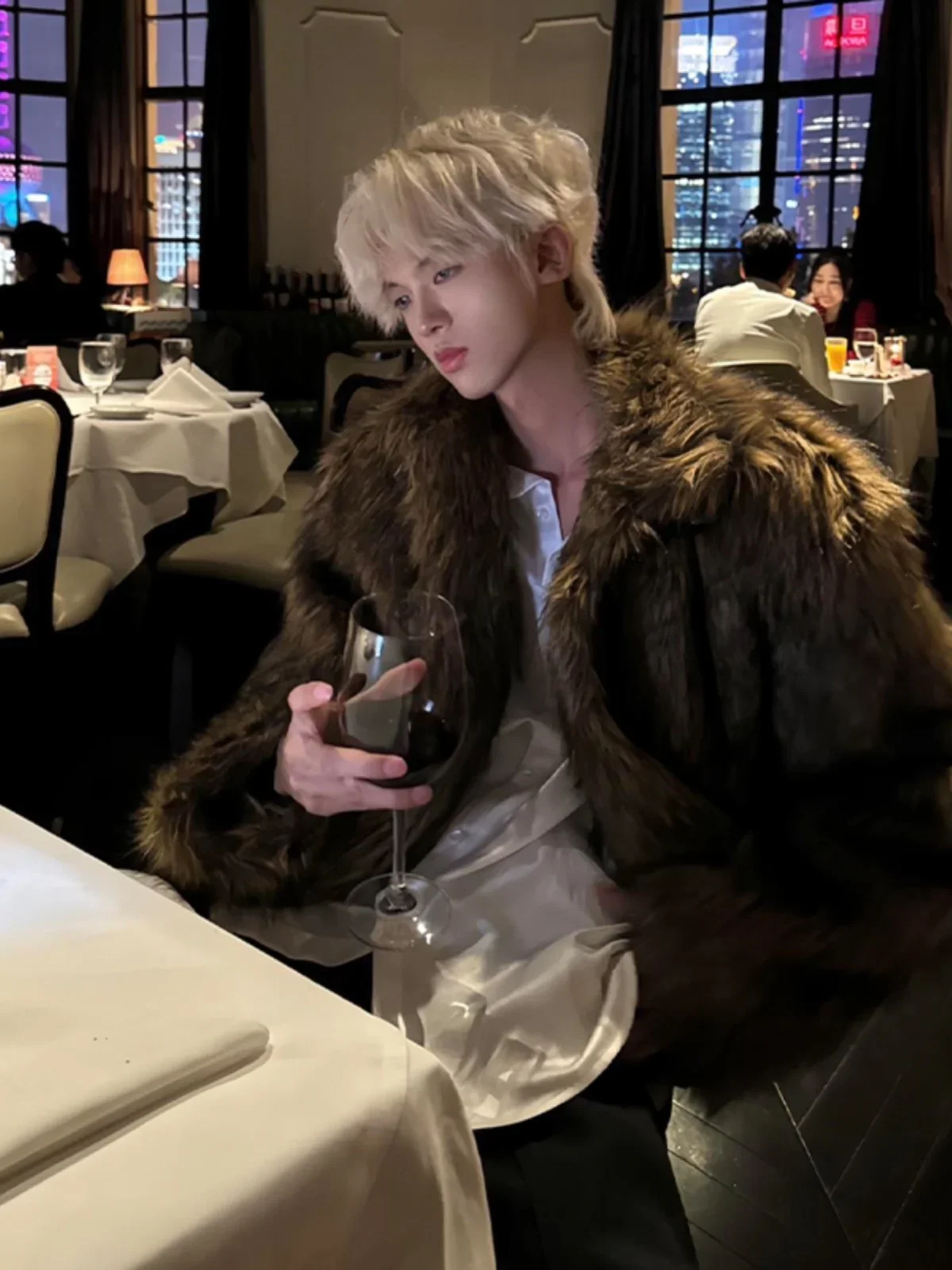 Модные шикарные короткие меховые куртки мужские новинка зимы 2024 искусственный