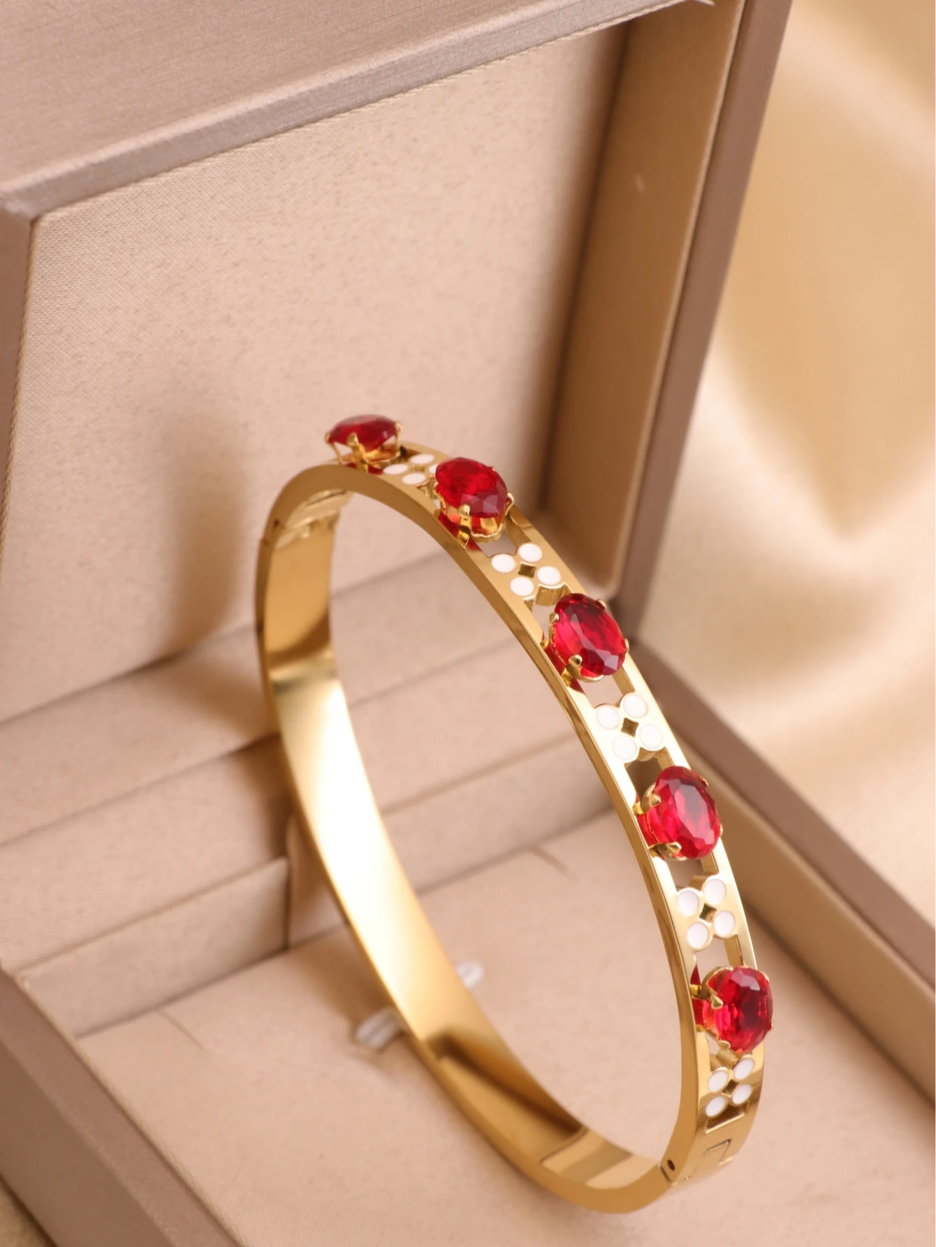 Модный женский браслет из титановой стали