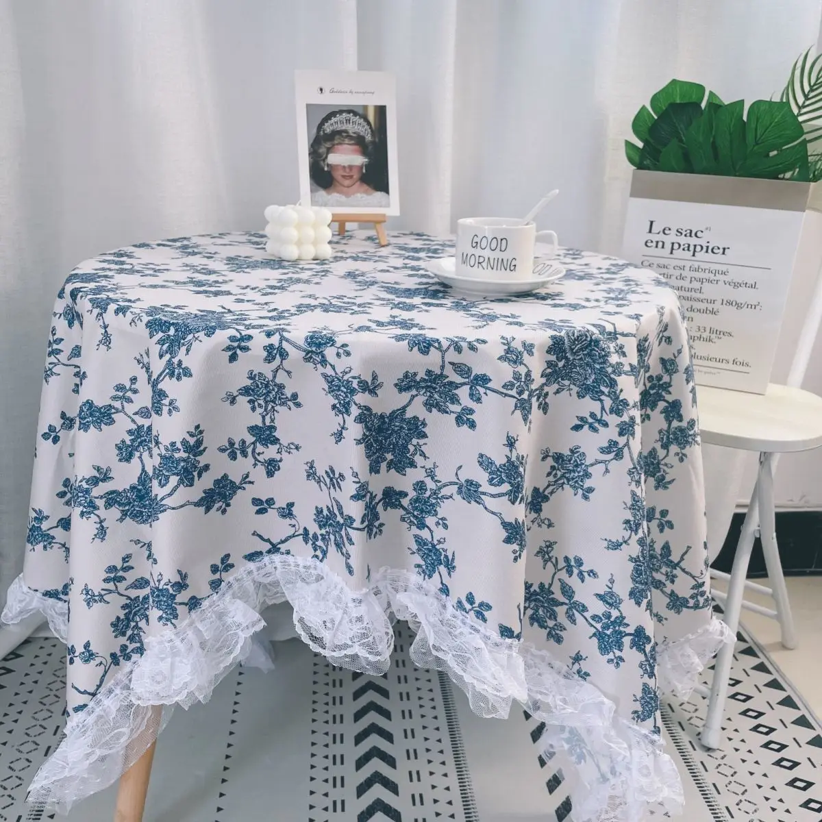 

Скатерть круглая однотонная во французском стиле для спальни