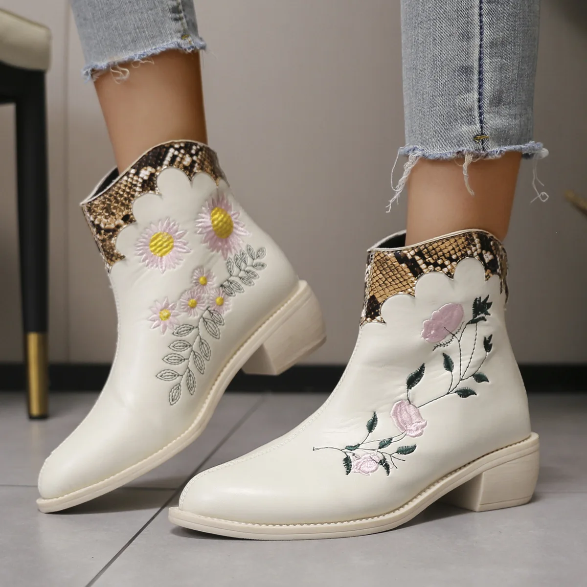 

2023 Winter New Plus Size Lady Pointed Toe Stitching Embroidered Thick Heels Short Boots Women Ankle Shoes White Free Shipping