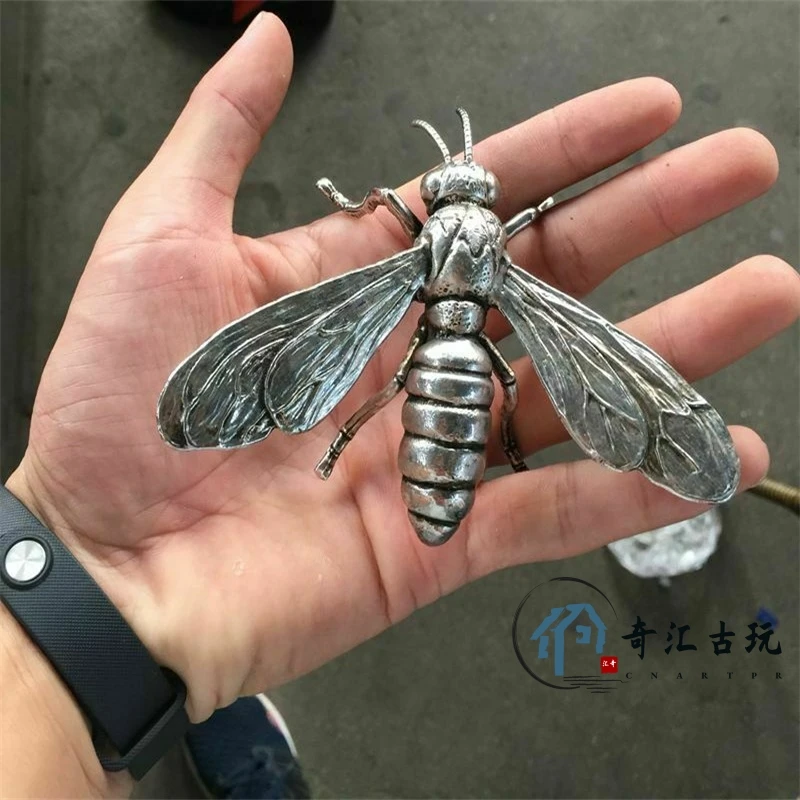

Chinese Old Tibet Silver Handmade Carving Honeybee Statue
