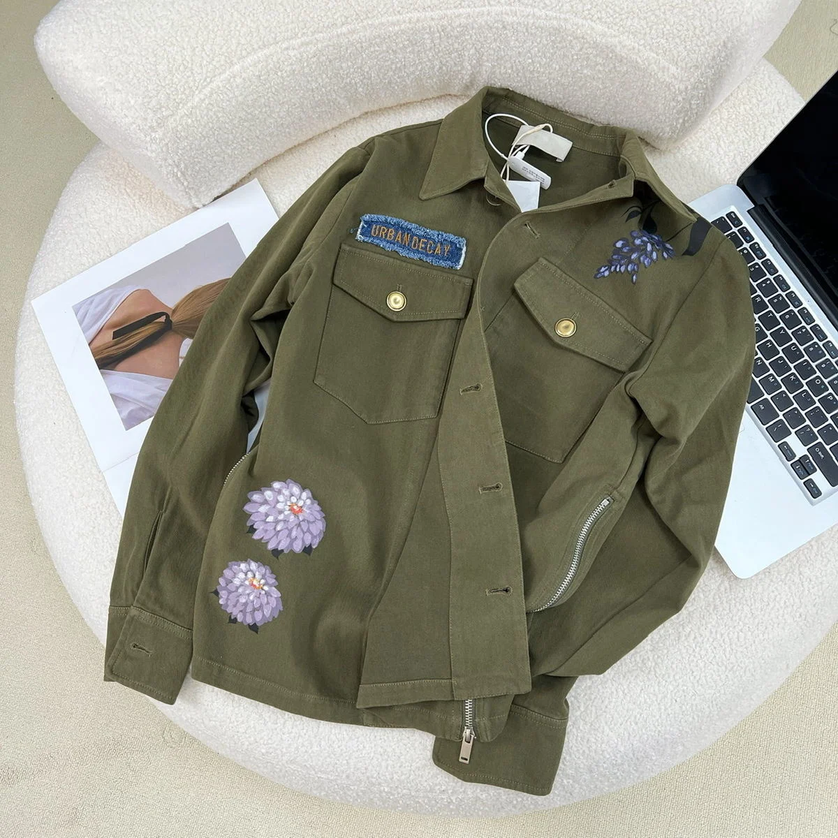 

Women's Flower Letter Embroidery Pocket Side Zipper Green Jacket
