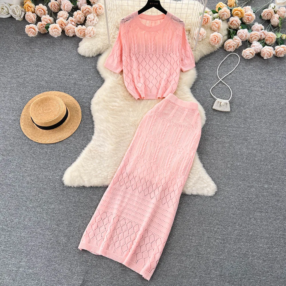 

Летнее трикотажное платье средней длины с юбкой и поясом на резинке