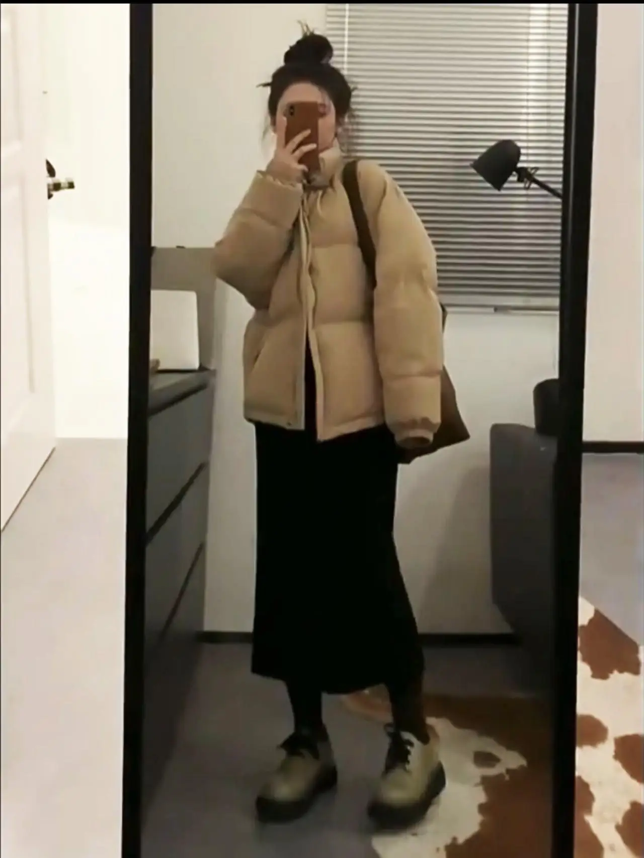 Осенне-зимнее новое маленькое трикотажное платье с длинными рукавами женское