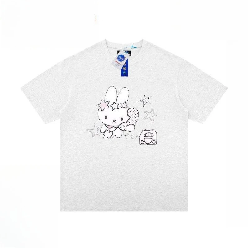 Фото Футболка из чистого хлопка с принтом Miffy в стиле аниме, с короткими рукавами, для мужчин и женщин, свободного кроя, для студентов, парная одежда, топы с короткими рукавами №4