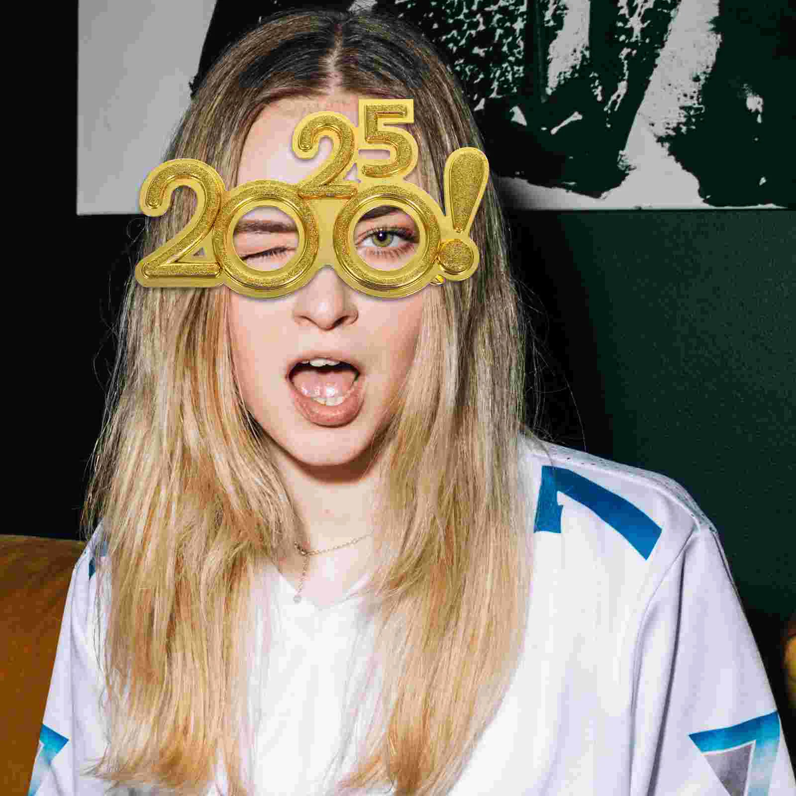 Новогодние очки 2025 с номером новинка солнцезащитные на Новый год забавные для