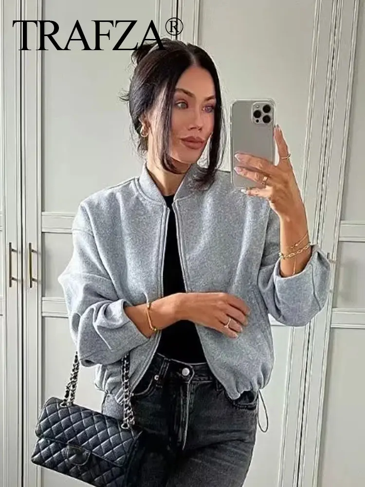 

Женская укороченная куртка-бомбер на молнии, с карманами