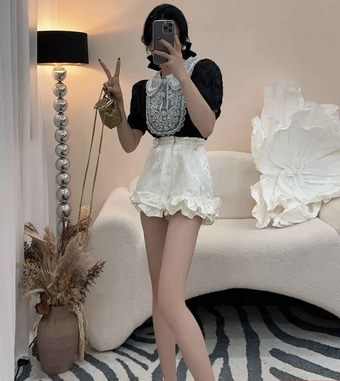 Japanese Elegant Wooden Ear Beaded Wide Leg Shorts 2023 Summer New High Waist Loose Slimming Fashion Black Shorts Girl Hot Pants