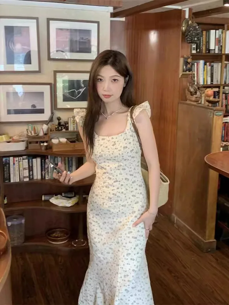 Женское длинное платье с рукавами-фонариками приталенное цветочным принтом