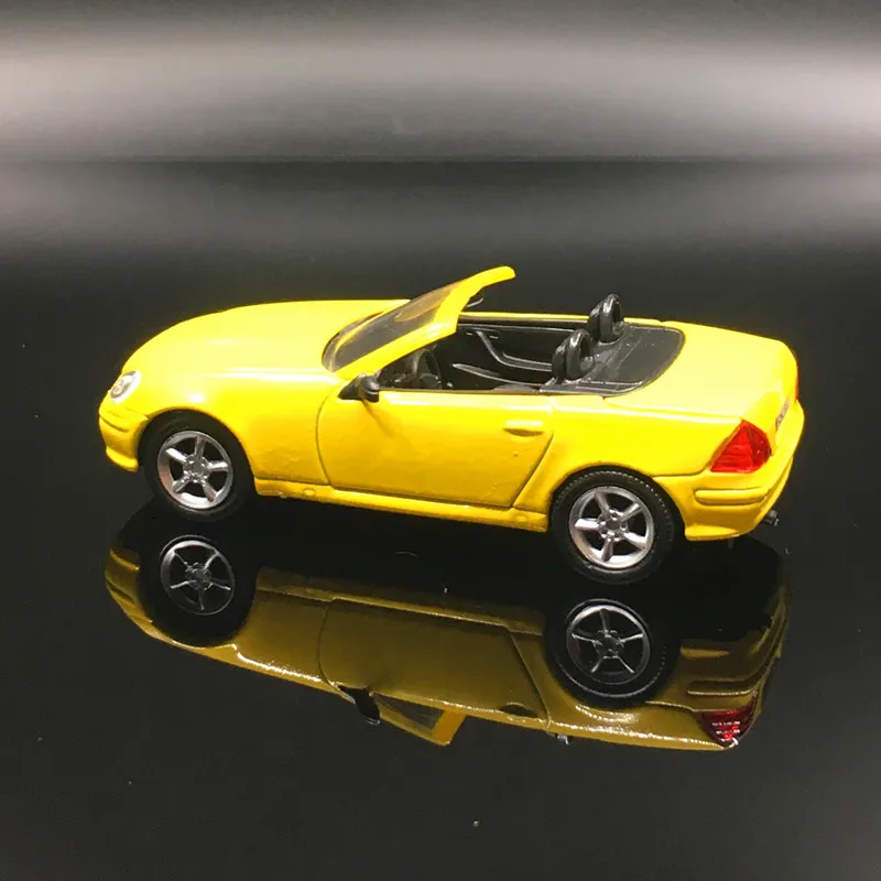 

Out Of Print Bulk 1:43 SLK 320 2003 Alloy Sports Car Model Green Yellow Adult Classic Collection Display Ornament Gift Boy Toy