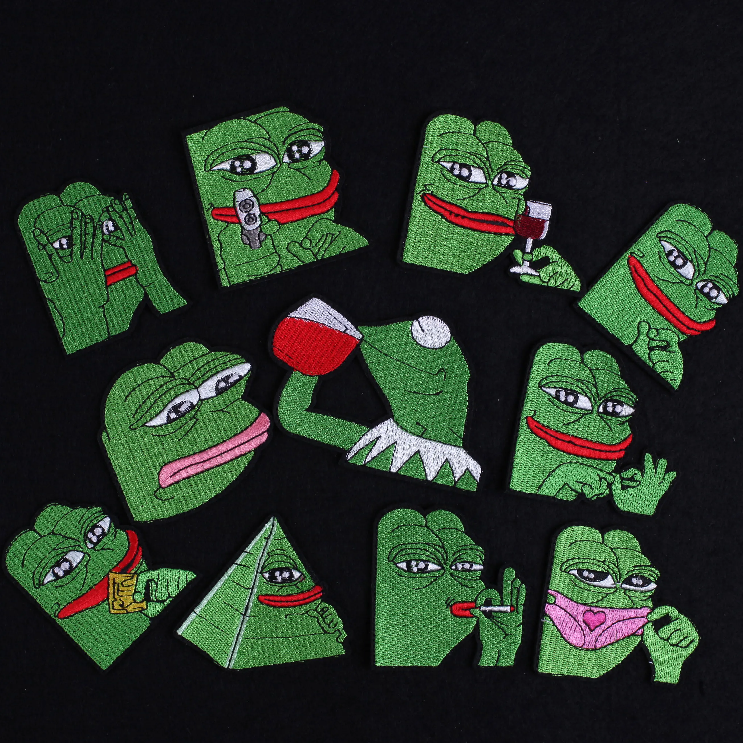 

Cute Frog Patches on Clothes Backpack Iron on Cartoon Pepe The Frog Meme Embroidered Patch Badges for Clothing Sticker Appliques