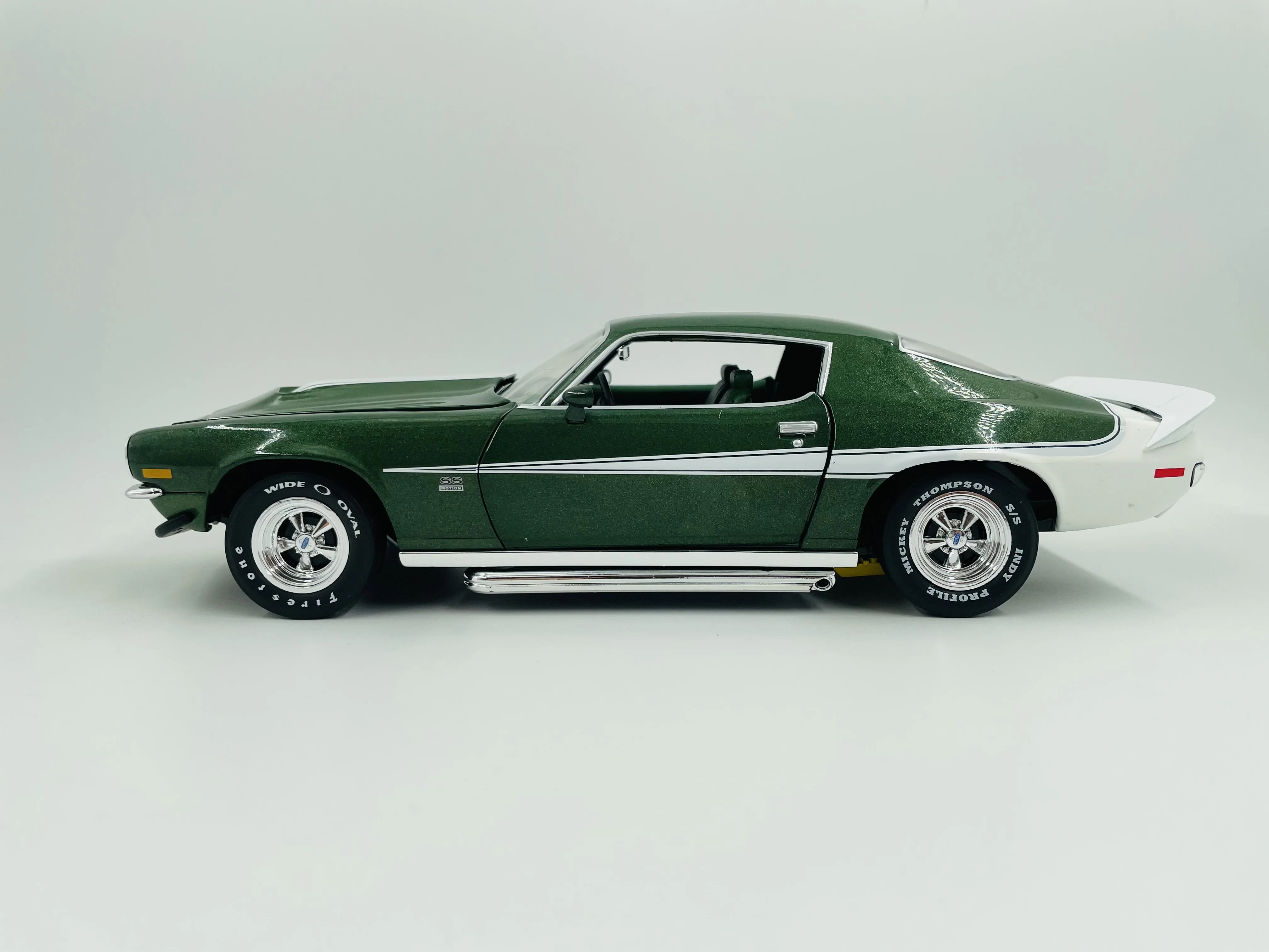 

Коллекционная металлическая модель автомобиля AW 1:18 1970 Chevy Camaro