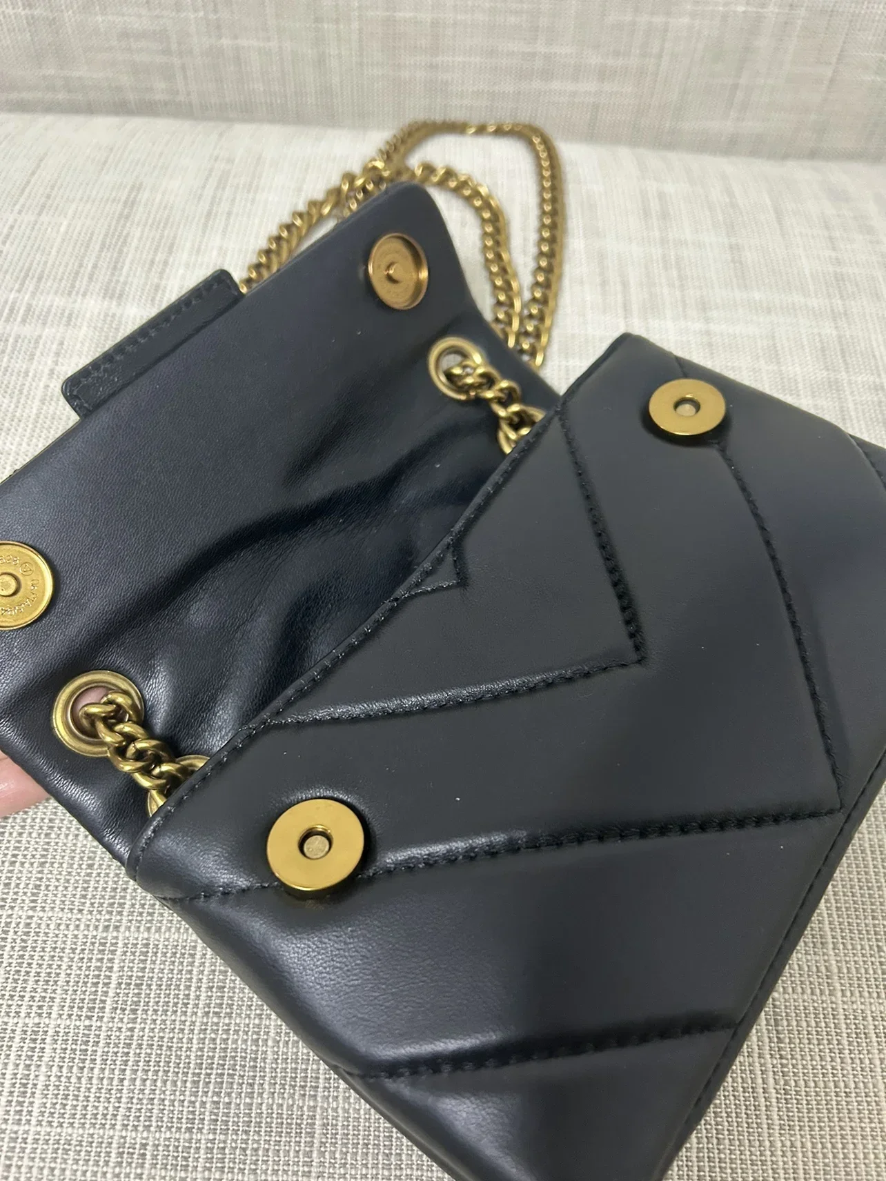 Сумка кросс-боди женская из натуральной кожи с цепочками