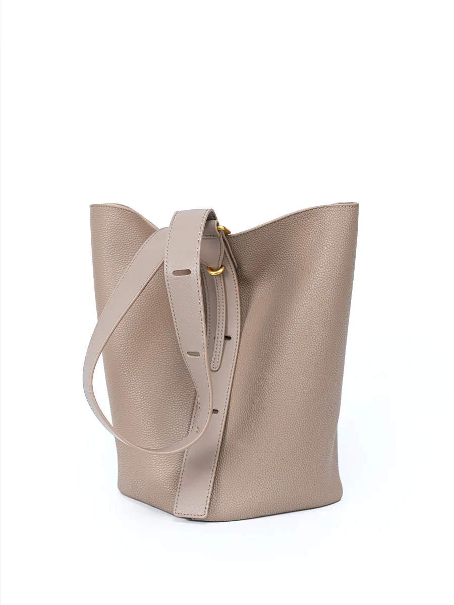 

2023 New Niche Design Solid Color High-Grade Single-Shoulder Crossbody Bag Light Luxury Cowhide Large Capacity Bucket Bag Female