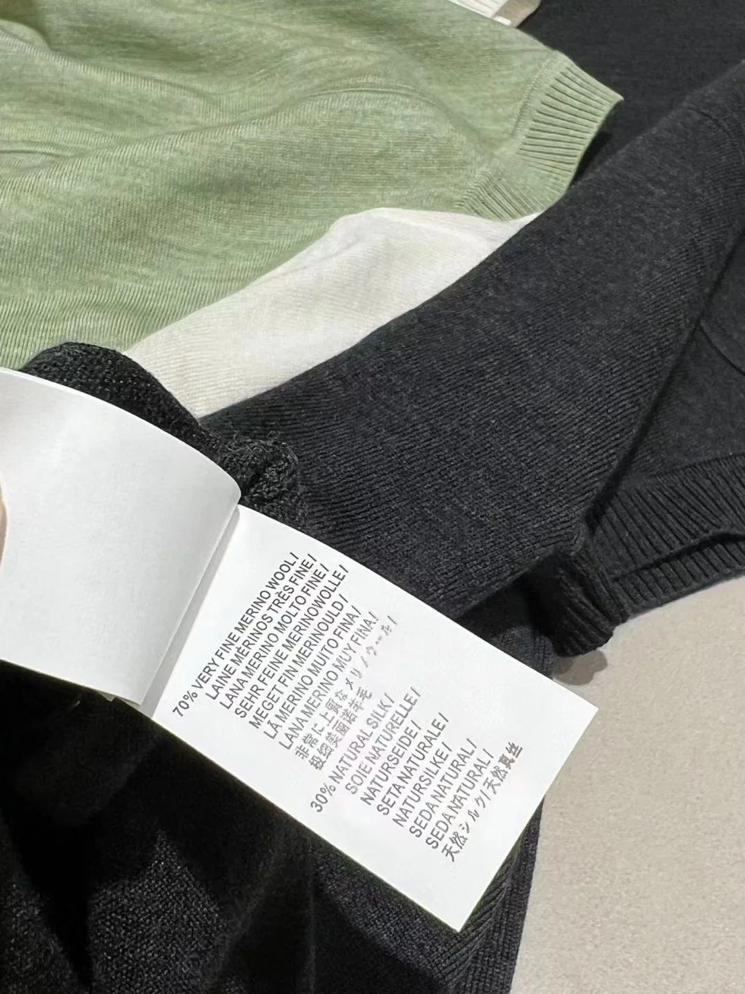 Трикотажная блузка из шерсти мериноса в повседневном стиле