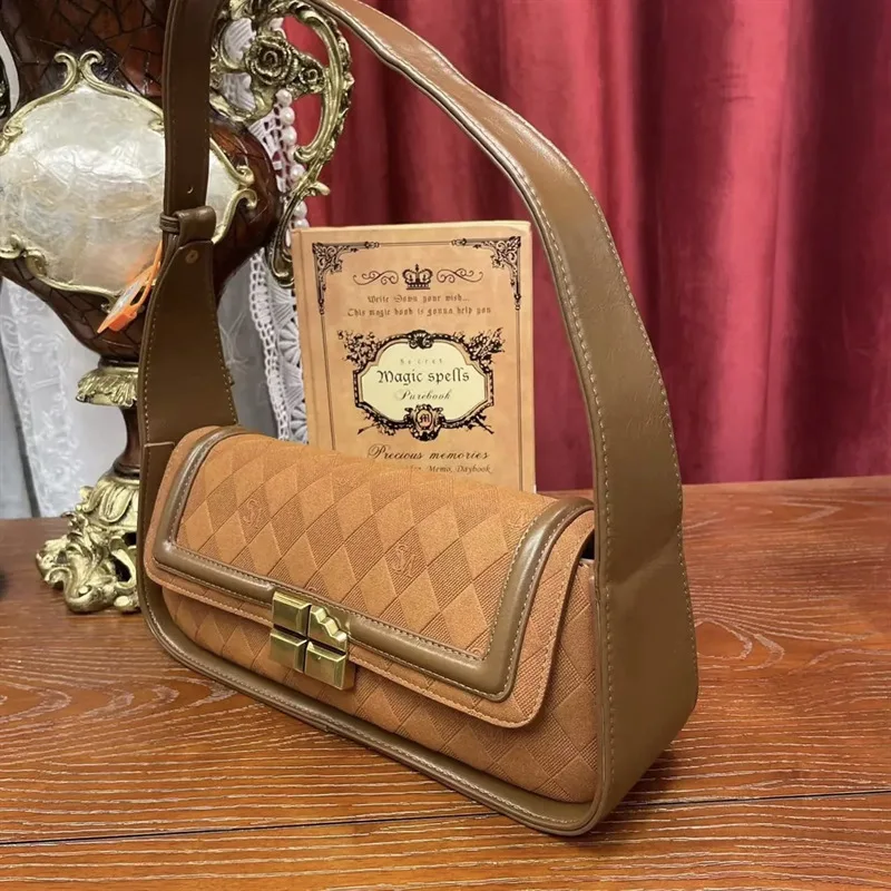 Retro French Stick Small Red Bag Women's Bag 2023 New Light Luxury Brand Simple Fashion Single Shoulder Messenger Bag Sac