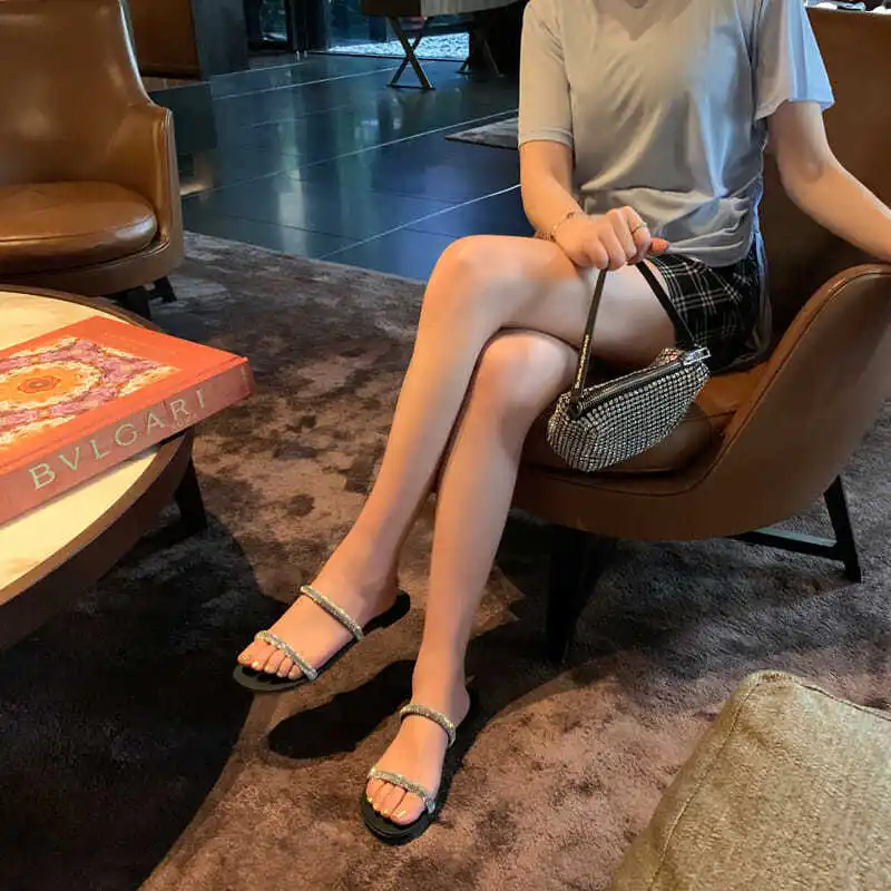 2023 Summer New Fashionable Sandals with Water Diamond Slippers, Flat Bottom Comfortable for Female Outwear