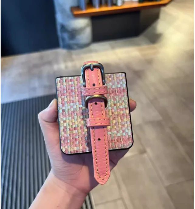 Корейский модный чехол-подставка с ремешком на запястье для Samsung Galaxy Z Flip6 чехол