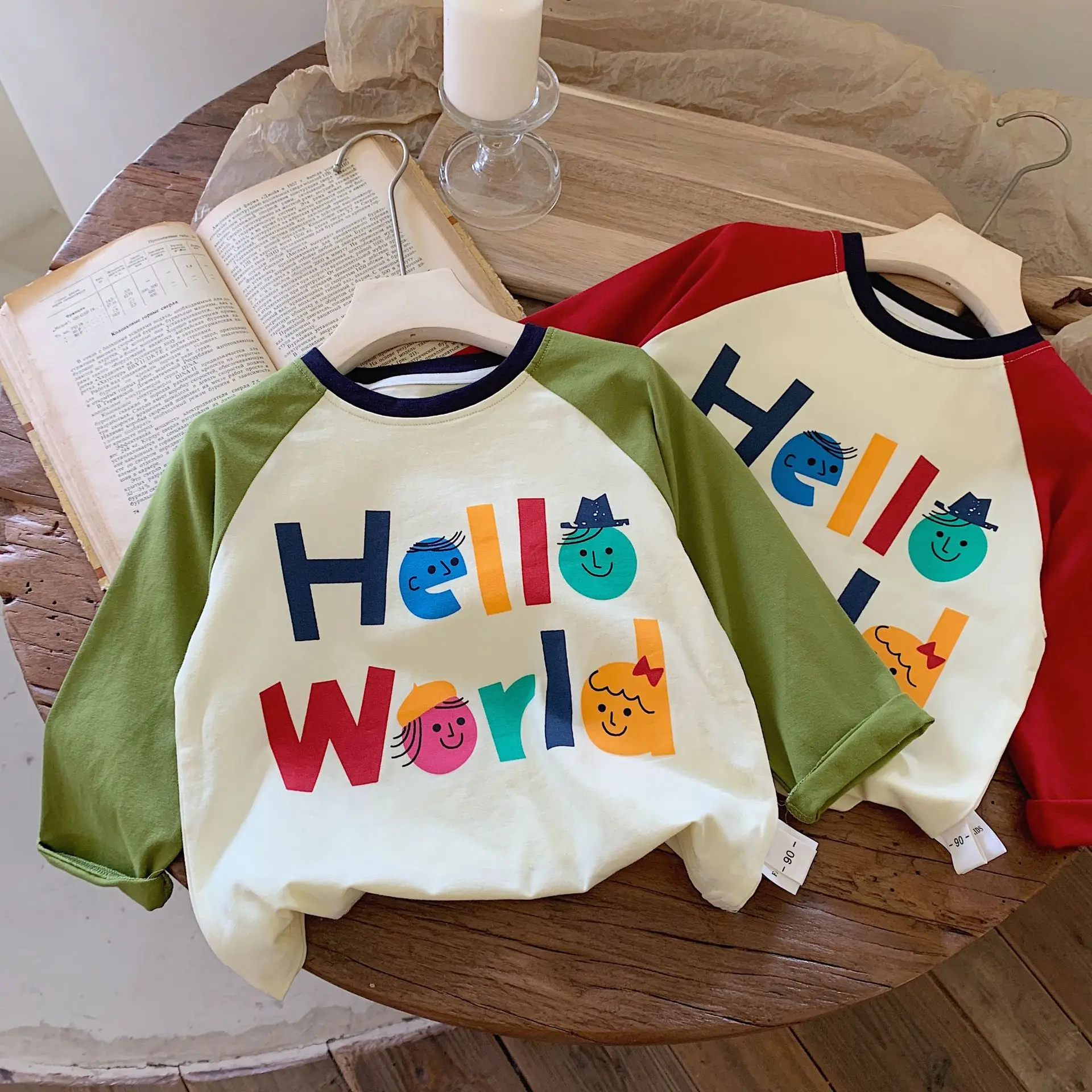 

Детская футболка 2023 осень для мальчиков и девочек корейские буквы реглан рукава Повседневная футболка детская нижняя рубашка удобная и теплая
