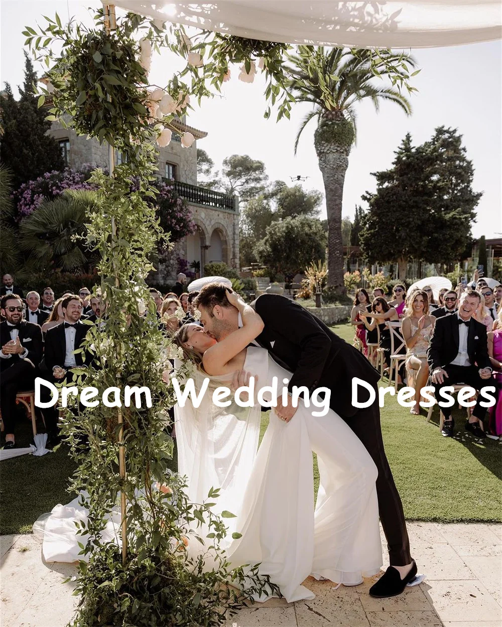 Рисунок 5 - Атласное свадебное платье-русалка без рукавов