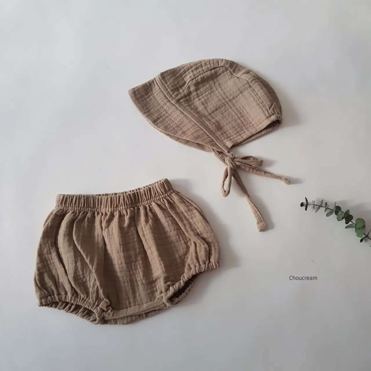 

New Baby Wrinkled Fabric Pants and Hat Two-piece Set