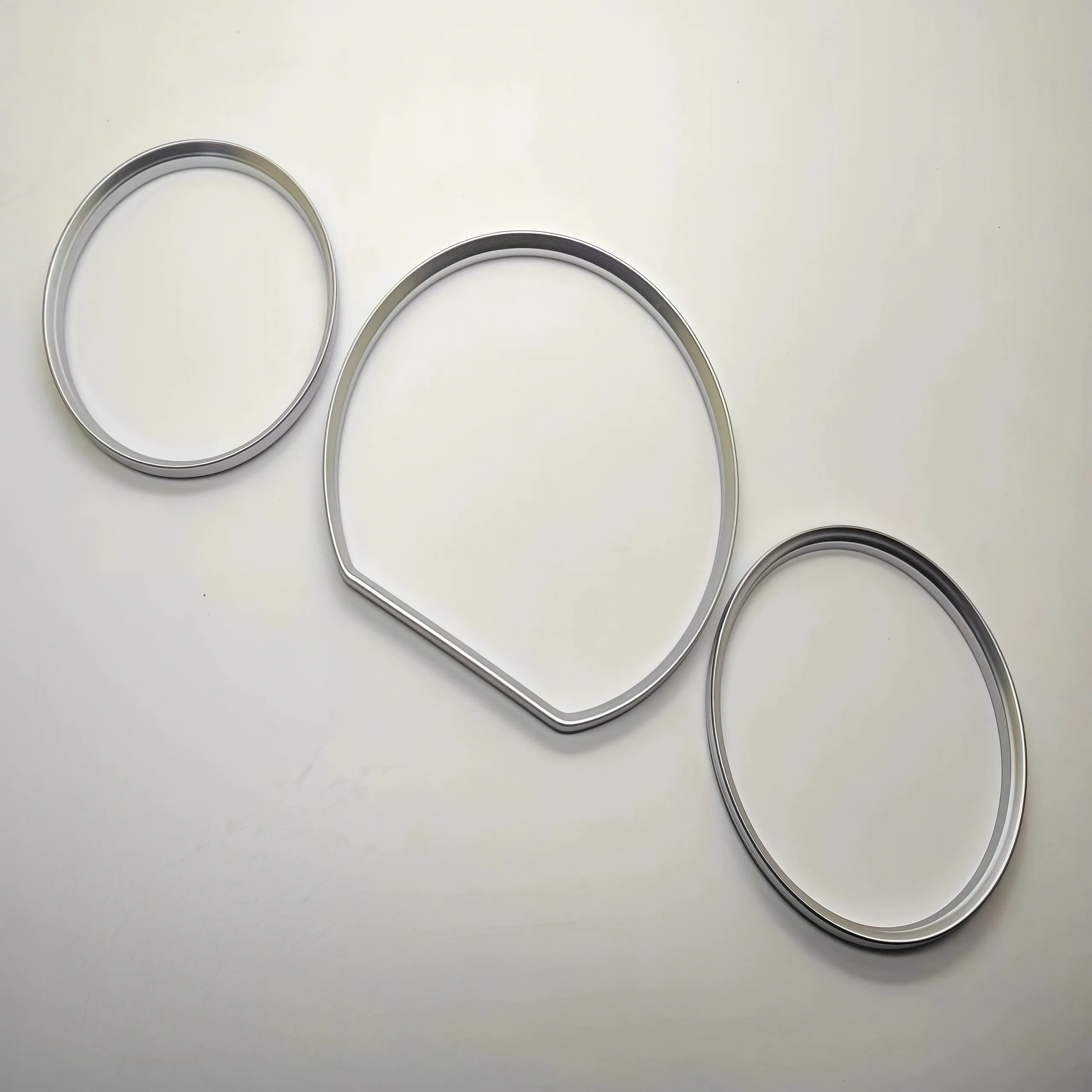 

Усовершенствованное матовое серебристое хромированное кольцо спидометра на циферблате, кольцо приборной панели, подходящее для Mercedes Benz W210 00-02 E Class