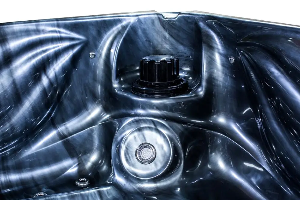 Рисунок 2 - Современная акриловая ванна для 5 человек