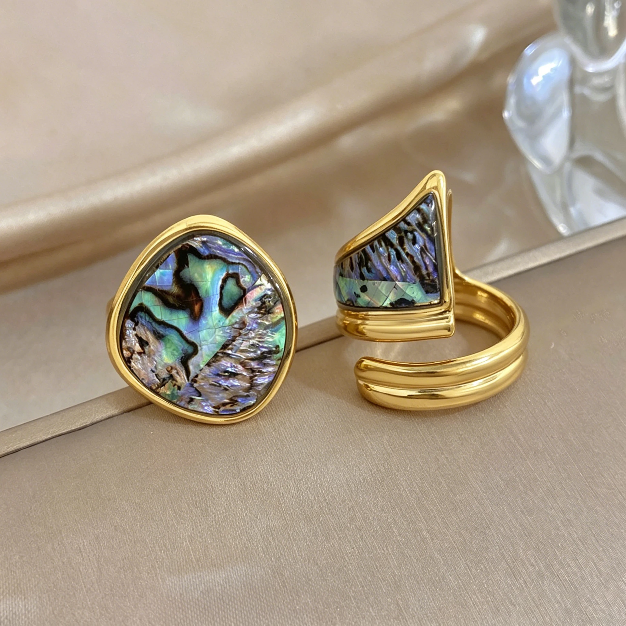 Фото Кольцо Greatera Classic Double-track Spiral Open Ring Irregular Circular Blue-green Light Luxury Charm из нержавеющей стали, женское украшение №1