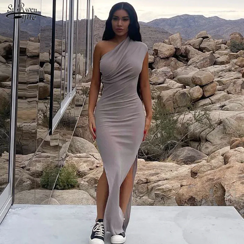 

Женское платье-макси с разрезом сбоку, без рукавов