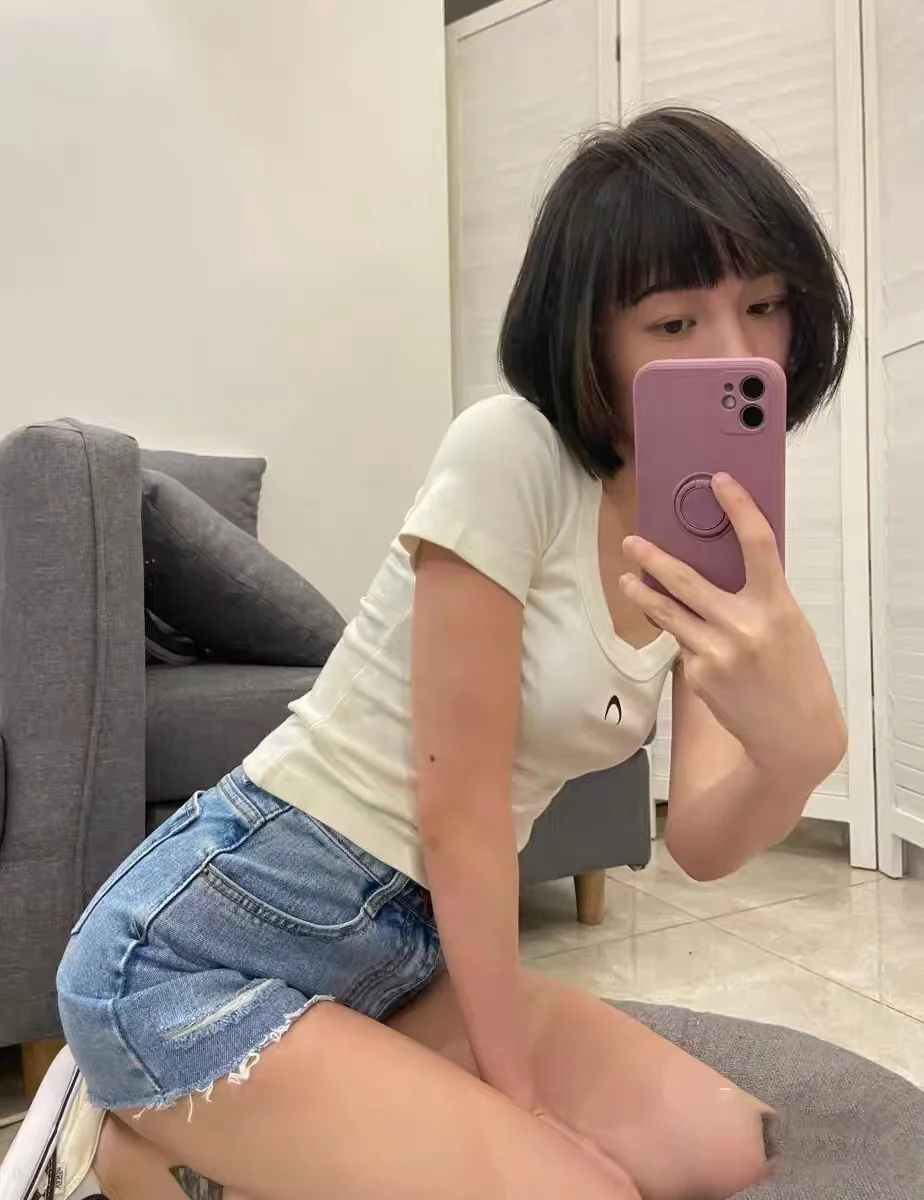 

European and n Fashion Brand Moon print t-shirt U collar slim sexy undershirt thin stretch pure cotton shirt short style expos