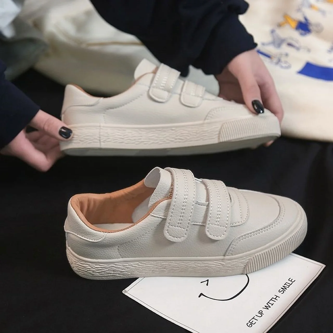 

Кроссовки женские на платформе, повседневные спортивные беговые туфли, круглый носок, на липучке, белые, в Корейском стиле, на осень