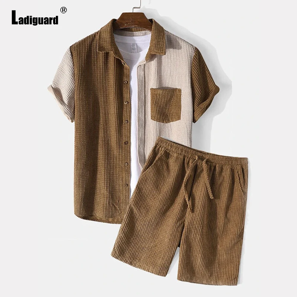 Женский костюм из двух предметов Вельветовая рубашка с карманами и коротким