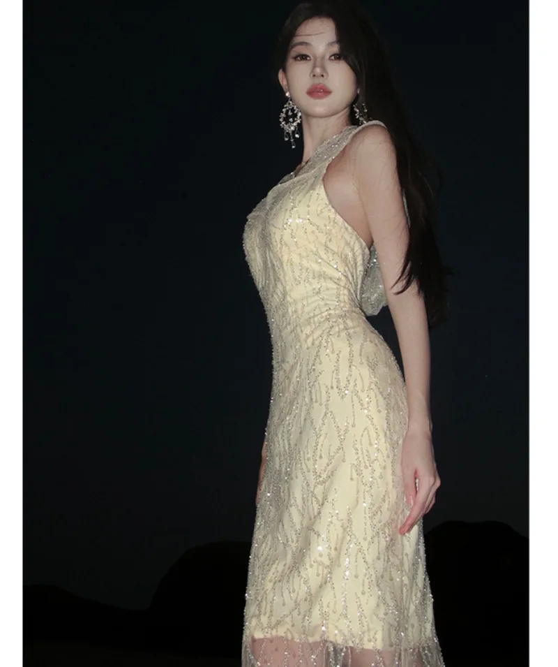 Абрикосовое сетчатое платье с капюшоном женское расклешенное пайетками