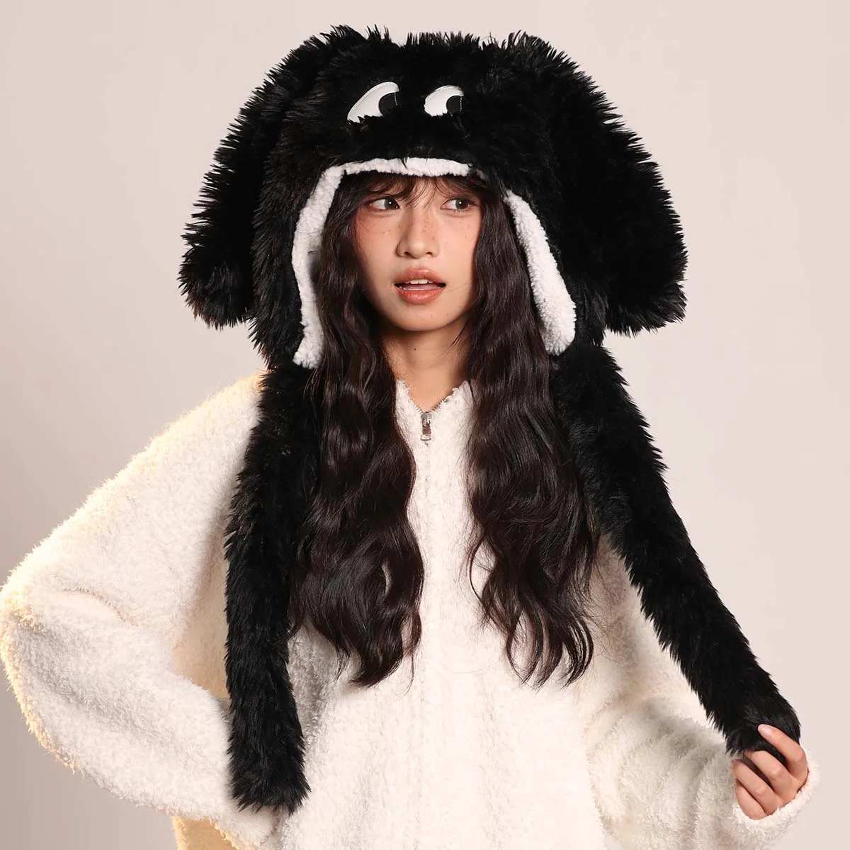 Женская зимняя меховая шапка-бомбер с заячьими ушками