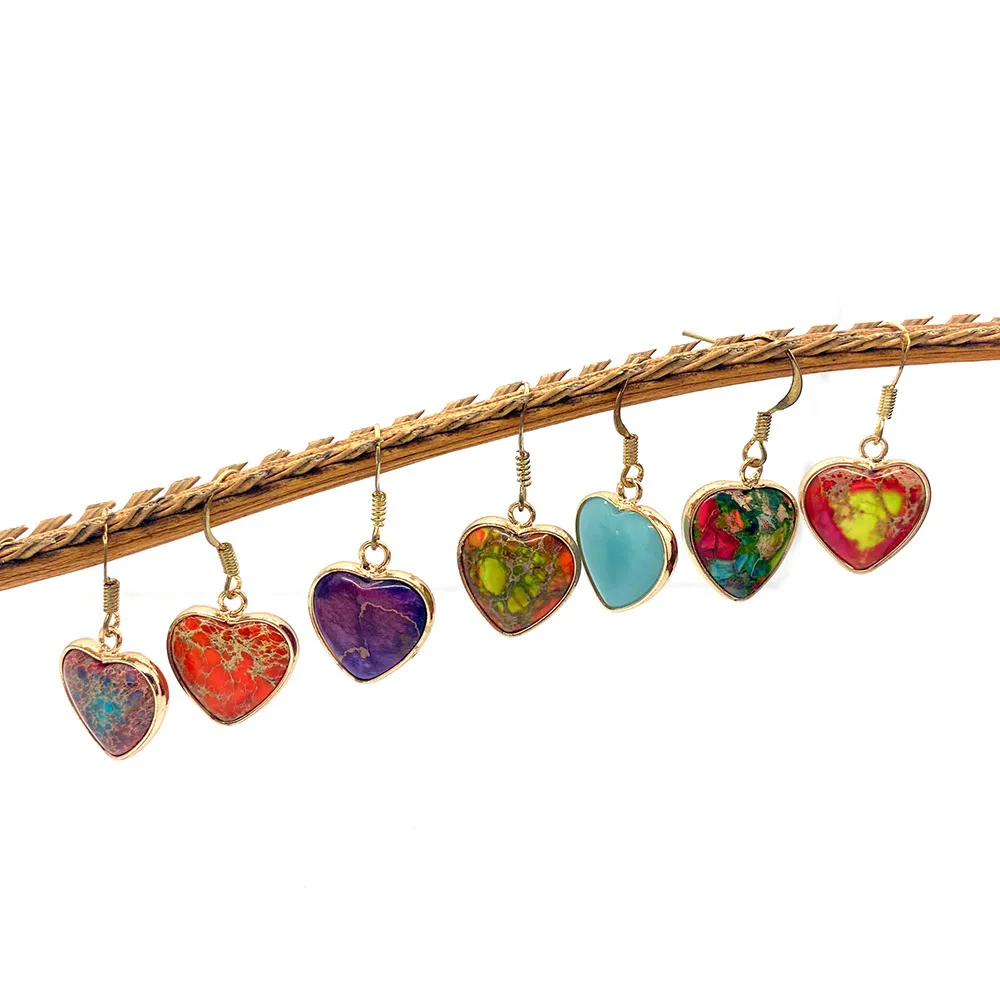 Серьги-гвоздики из натурального персикового камня в форме сердца 16 х16 мм |