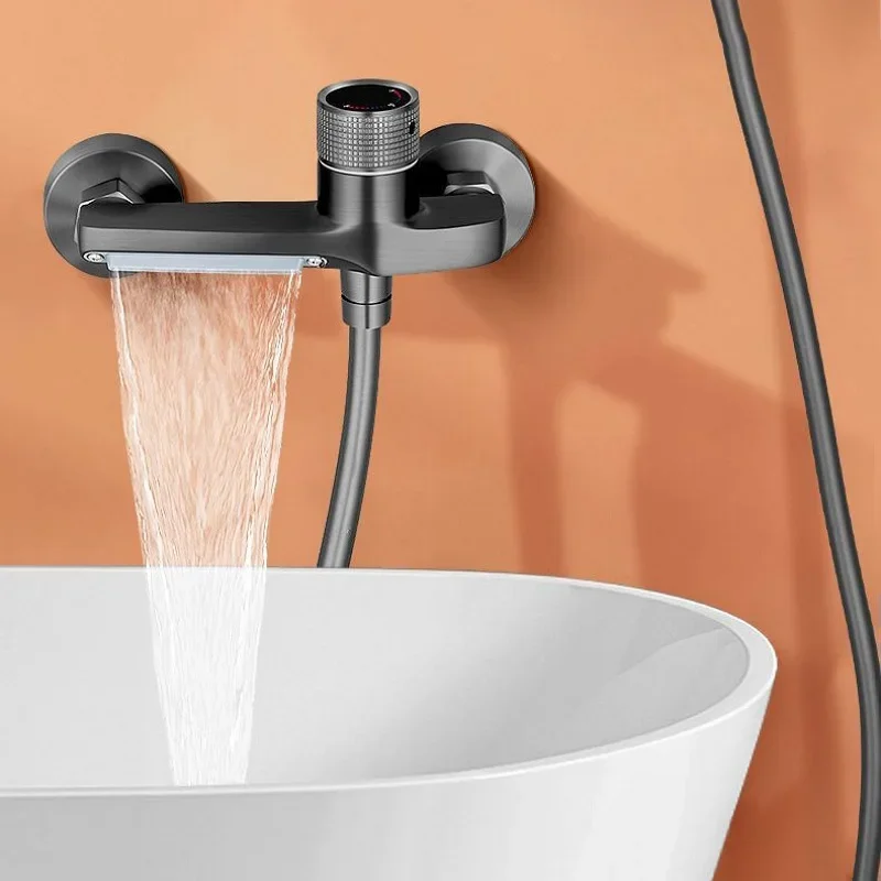 Серый водопадный смеситель для ванны с ручной насадкой душа Хромированный