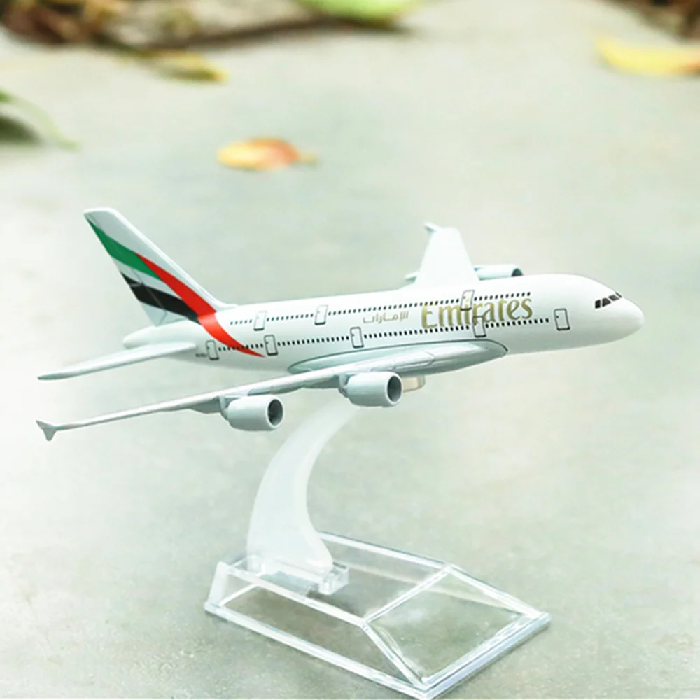 Модель Самолета Emirates A380 Масштаб 1:400 Металлическая Литая Под Давлением