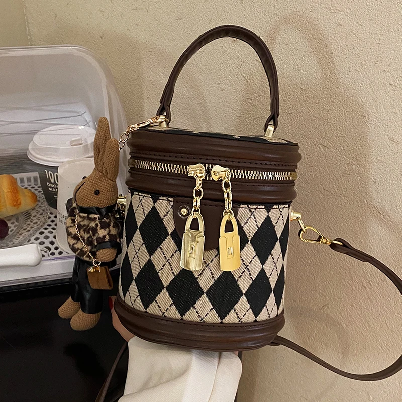 Женская сумка-мессенджер из овечьей кожи